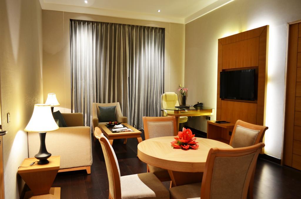 Hotel The Umrao Nowe Delhi Zewnętrze zdjęcie