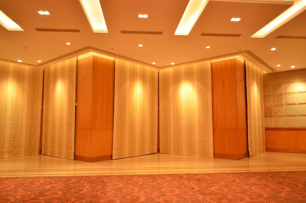 Hotel The Umrao Nowe Delhi Zewnętrze zdjęcie