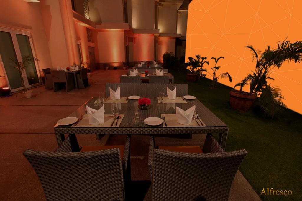 Hotel The Umrao Nowe Delhi Zewnętrze zdjęcie