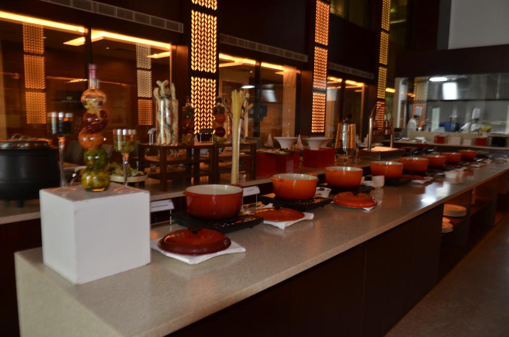 Hotel The Umrao Nowe Delhi Zewnętrze zdjęcie